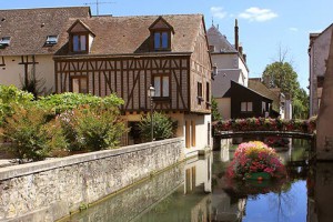 Montargis, canals and flowers